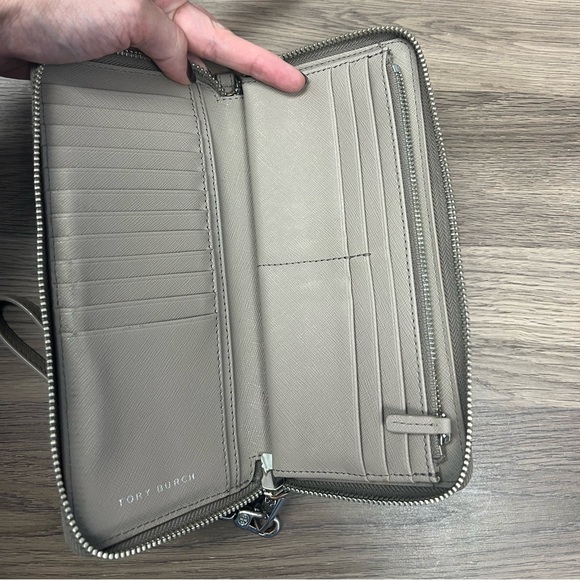 Tory Burch Robinson Zip Continental Wallet - Picture 2 of 6
